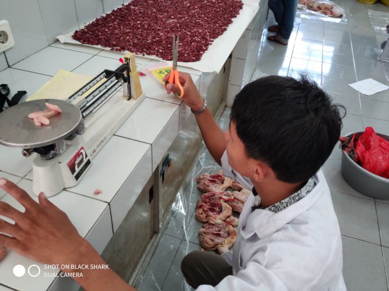 3 penimbangan sampel daging untuk uji pH dan lemak daging